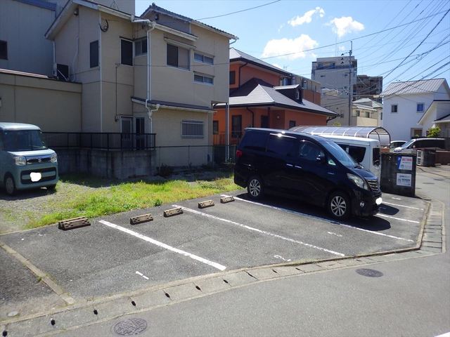 諸岡３丁目駐車場