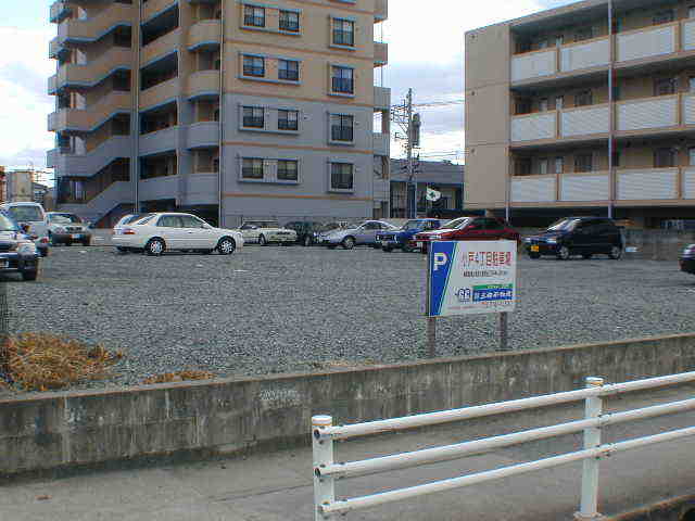 小戸四丁目駐車場