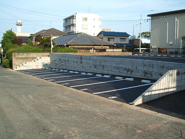 松香台１丁目駐車場