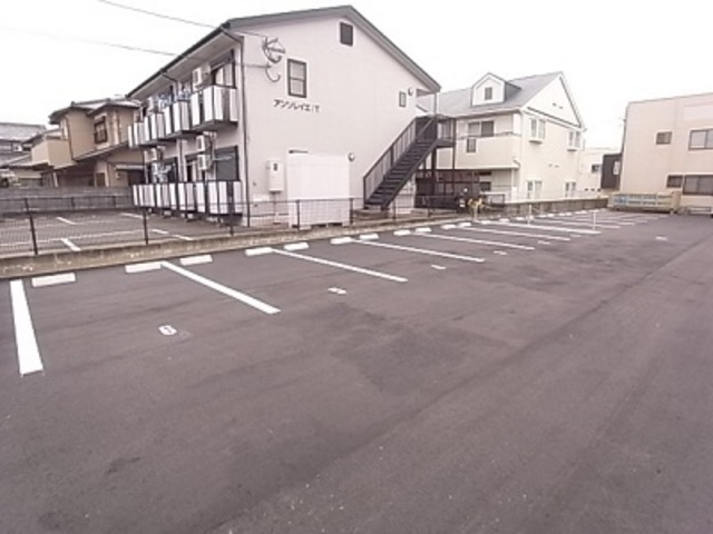 柳瀬２丁目駐車場