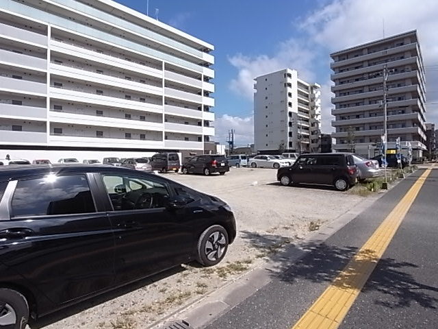 学研都市駅前中央月極駐車場