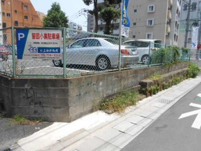 警固小裏駐車場