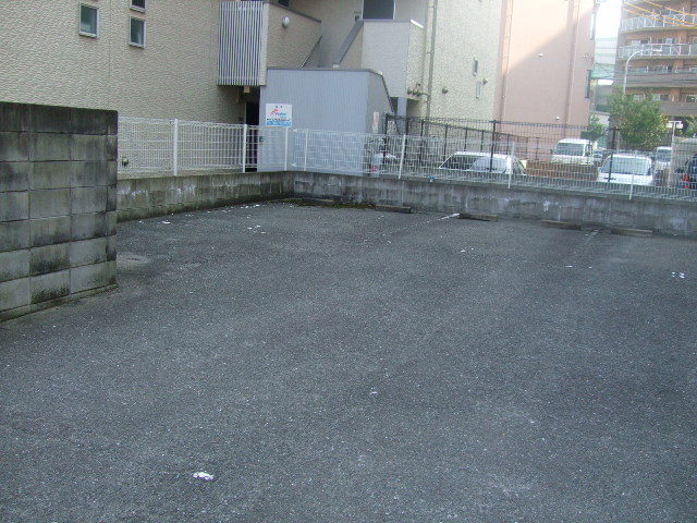 ヤナイ駐車場