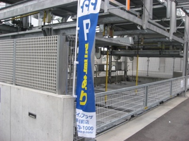 アソシエイト福岡２号館駐車場